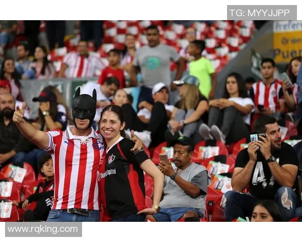 足球明星们的实力与成就如何影响全球足球发展与球迷文化