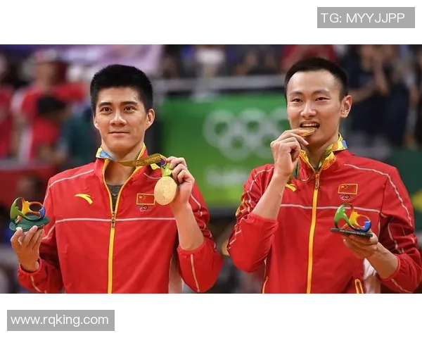 杭州羽毛球队与南京羽毛球队赛后复盘团队协作的成功与不足分析