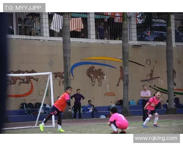 周姐带你认识足球明星的背后故事与精彩瞬间